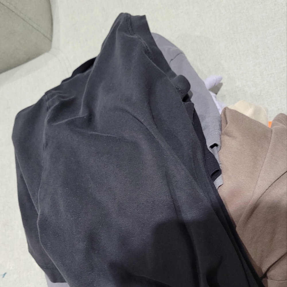 Bulk t-shirts (vintage, blanks, and graphic Tee's)